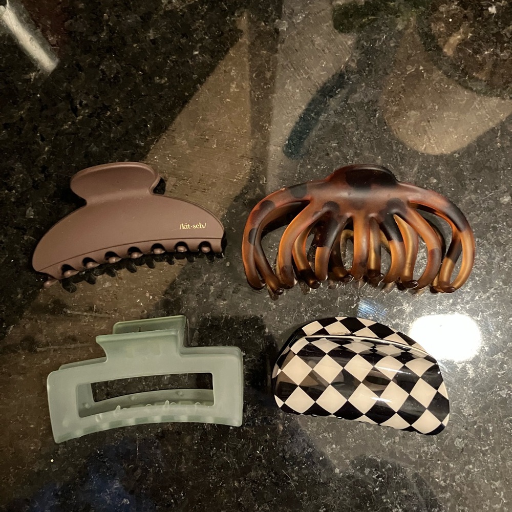 Set of 2 claw clips
